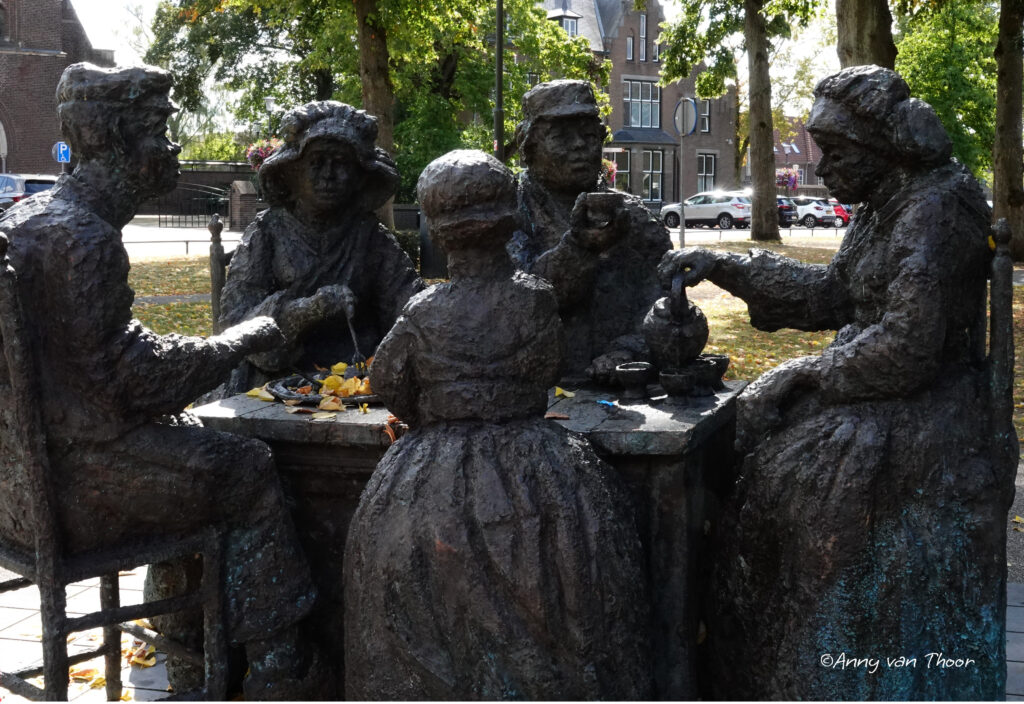 educatieve wandeling met gids van het Van Gogh Village museum, Zuid&Zo, foto: Anny van Thor